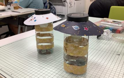 令和5年度　夏休み企画　サステなひろば「自然エネルギーを楽しく学ぼう　ペットボトルソーラーランタン」(8/26)