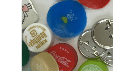 ペットボトルの蓋を缶バッチにしよう！　サステナひろば