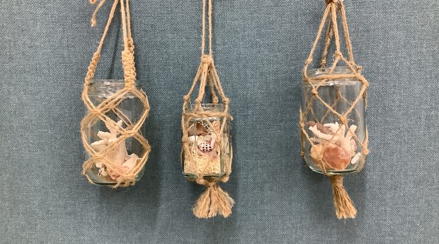 夏休み講座「まだ間に合う！夏休みの宿題に　海の宝の吊り下げ瓶アート」を開催しました（8/30）